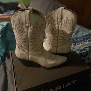 Ariat Cream Western Boots with Wing Design
